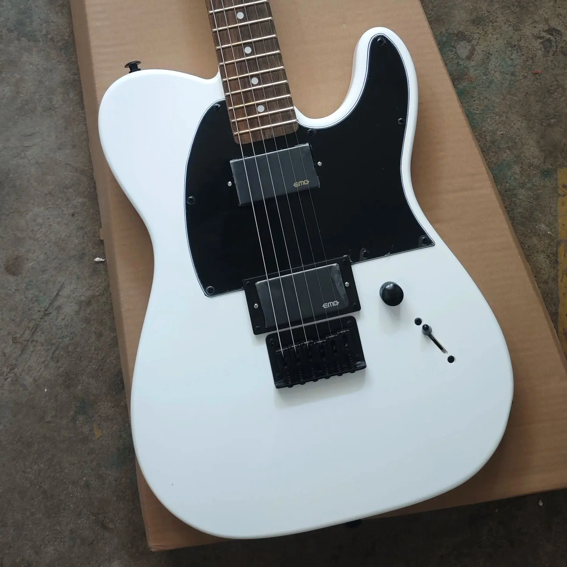 White six-string electric guitar, basswood body, maple neck and rose wood fingerboard with black panel.