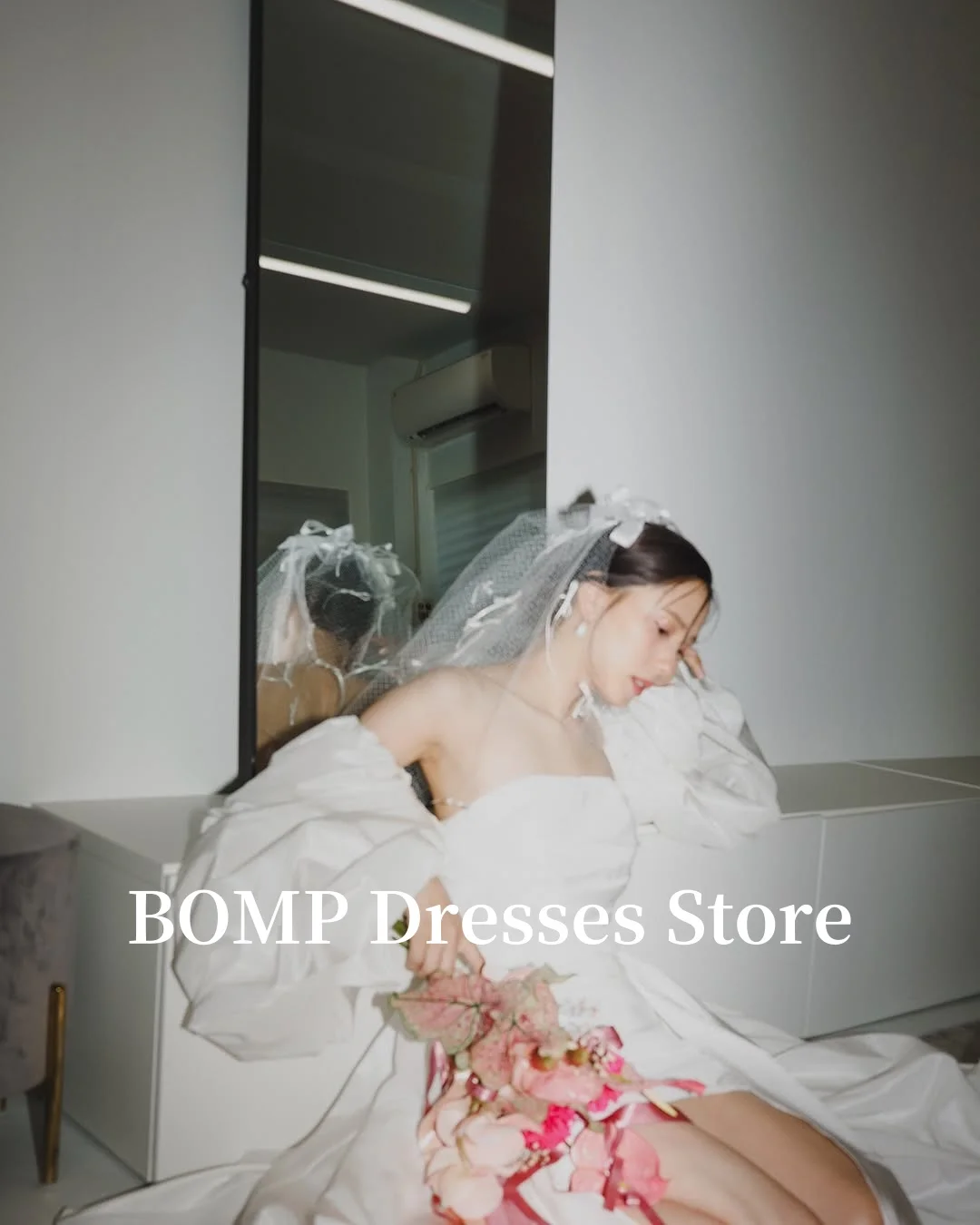 BOMP Strapless 미니 짧은 웨딩 드레스 분리형 기차 짧은 소매 한국 일본 신부 가운 사진 촬영 맞춤형