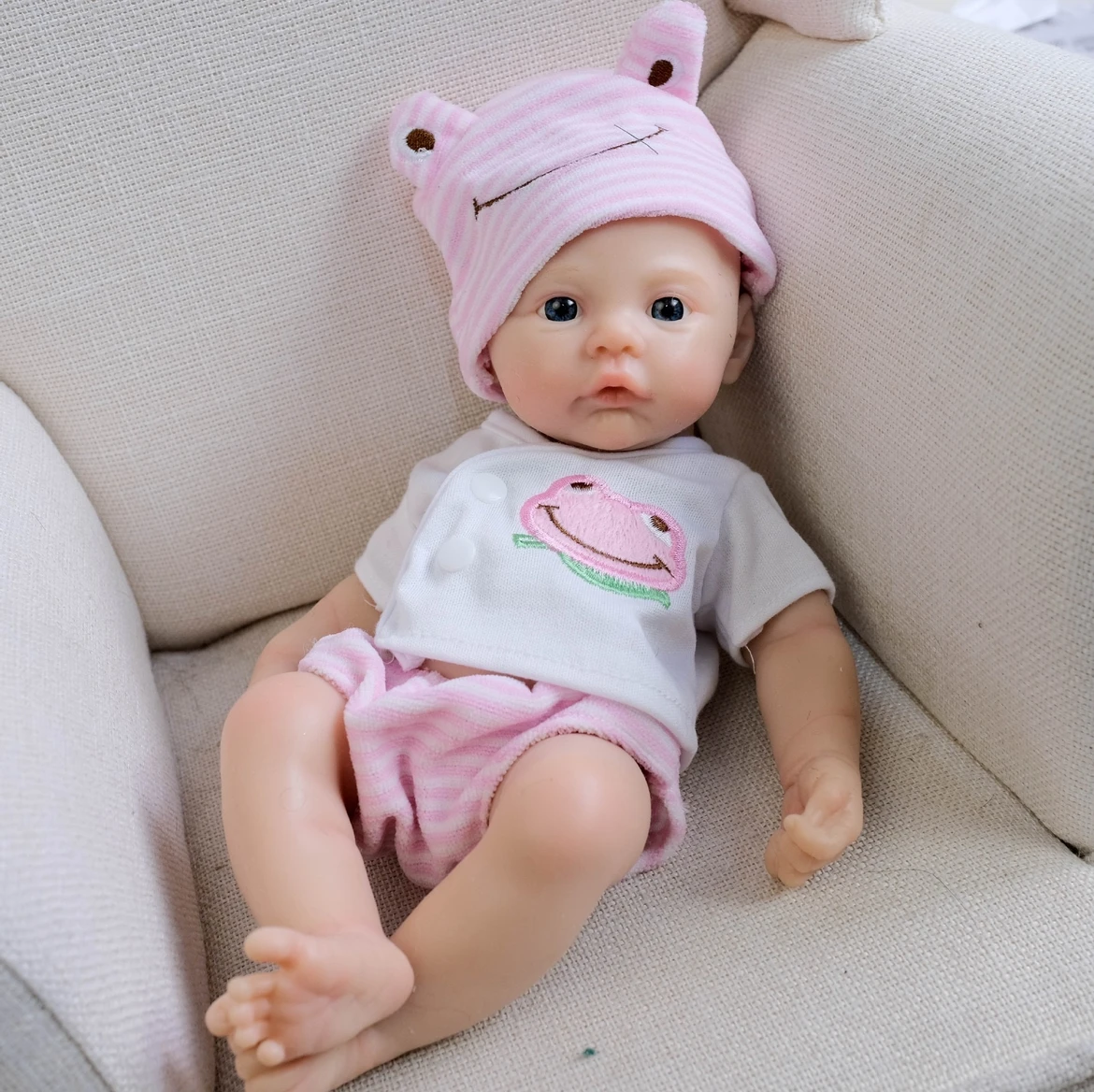 12-Zoll-Reborn-Baby aus Platin-Silikon mit friedlichem Ausdruck, hypoallergene, ultraweiche, körperlich begrenzte Kunstpuppe