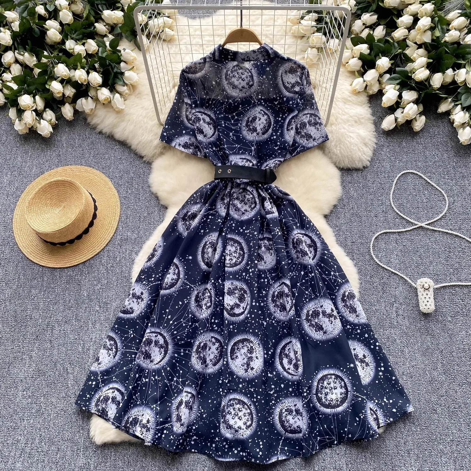 ชุดเดรสแฟชั่นสำหรับสตรีพิมพ์ลายหมึกพิมพ์ลายดอกไม้บนรันเวย์เสื้อแขนสั้นคอเสื้อเข็มขัดวินเทจสำหรับปาร์ตี้วันหยุดฤดูร้อน2024