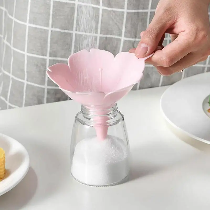 Creative Sakura Funnel Home Kitchen Plastic Funnel Large Mouth Universal Universal Fuel Funnel Kitchen Multifunctional Gadgets
