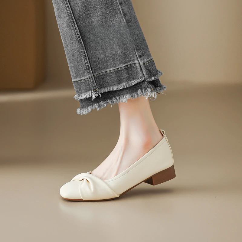 

Genuine Leather Soft Square-Toe Twist-Knot Shallow-Mouthed Single Shoes for Women, French Gentle Style, Soft Sole, Low Chunky Heel, Non-Slip Granny Shoes, Breathable, Skin-Friendly, Comfortable, Non-Abrasive, Make Feet Look Smaller, Suitable for Spring an
