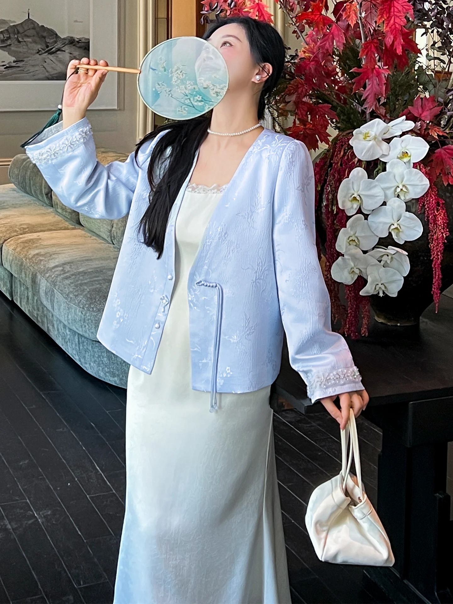 

Ele новая китайская верхняя одежда, женская атласная куртка больших размеров с v-образным вырезом, дышащее длинное повседневное пальто с цветочной вышивкой све