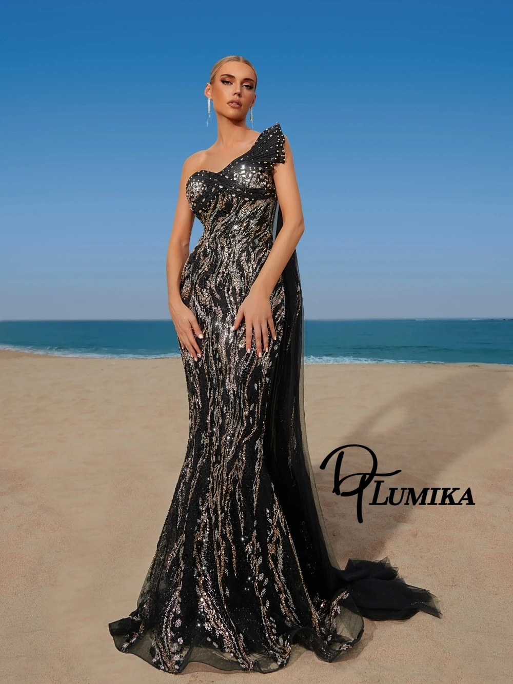 

Popular Bodycon Beaded Evening Dress With Side Long Cape Charming Dazzling Customized Cocktail Gown For Wedding Guest Dinner