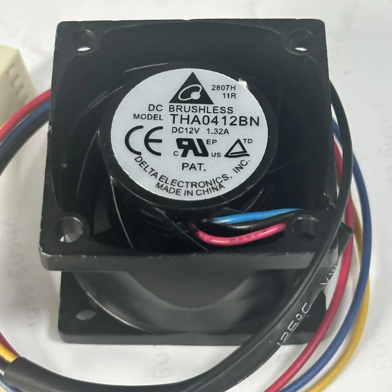 

Delta Electronics THA0412BN DC 12 В 1,32 А 40x40x28 мм 4-проводной охлаждающий вентилятор