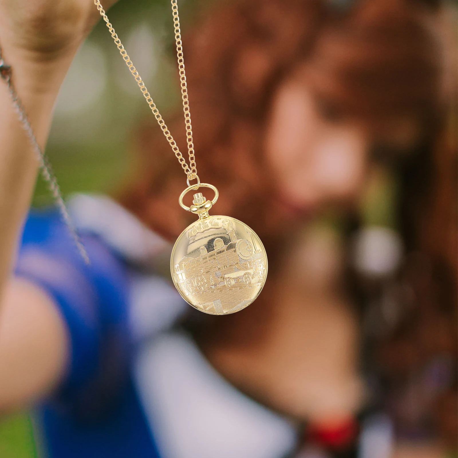 

Golden Pocket Watch Vintage Chest Watch for Men Women Quartz Metal Souvenir Gifts Train Pattern Durable Time Checker