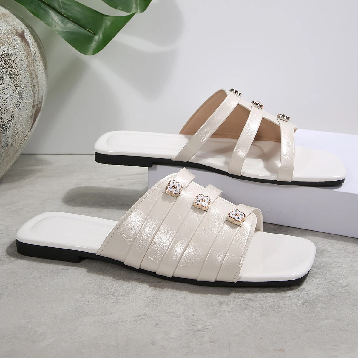 2026 Sommer Neue Übergrößen Schwarze Glänzende Strass Einriemen-Damensandalen