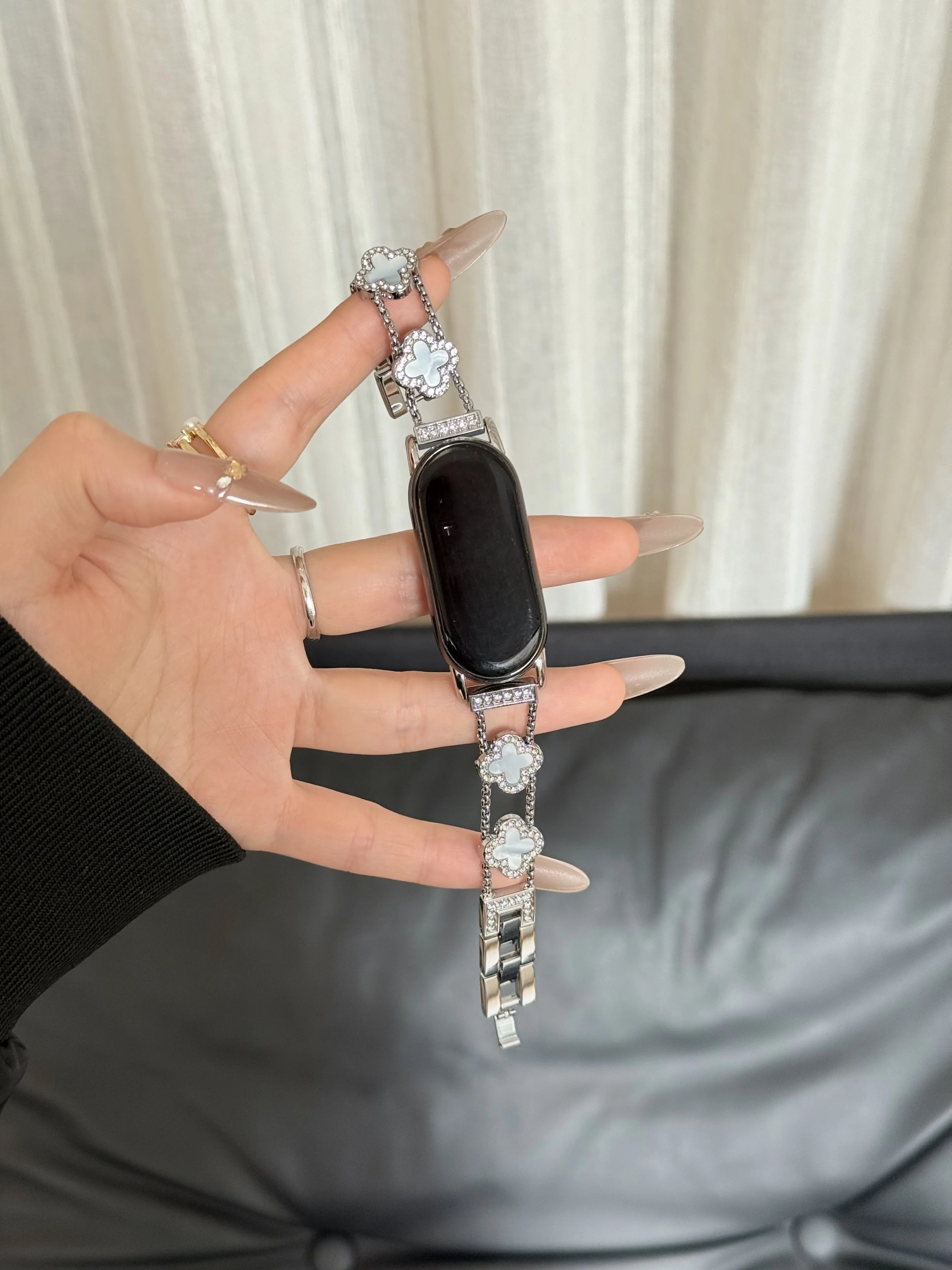 

Watch strap with four leaf clover and diamond studded metal suitable Xiaomi Band 8Pro/9Pro，For Mi band 3/4/5/6/7，8/8NFC/9/9NFC/1