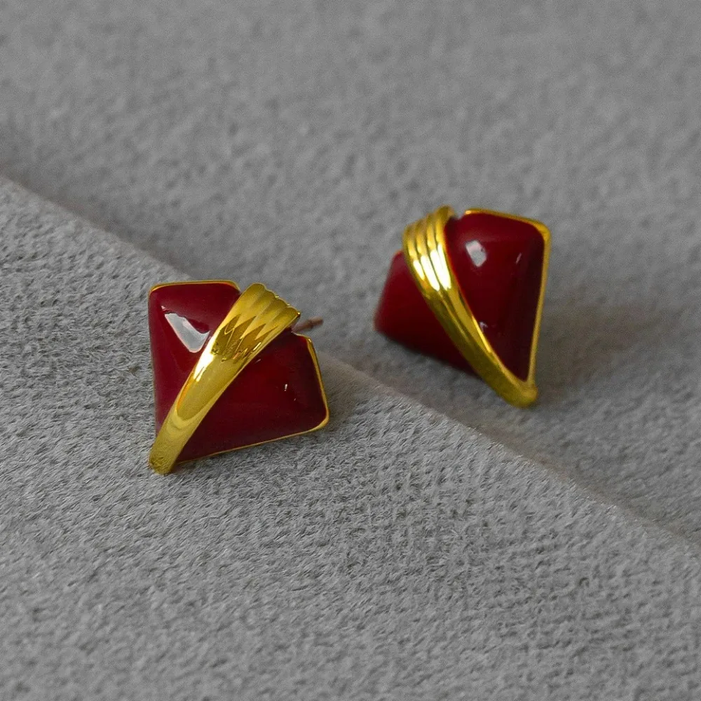 2026 الكلاسيكية الخريف الشتاء جديد هندسية مثلث أقراط الفرنسية ضوء الفاخرة مزاجه الرجعية متعدد الألوان مطابقة الأقراط