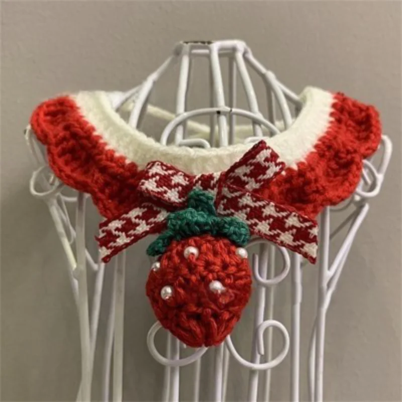 New Christmas Pet Collars, Cats, Dogs, Santa Claus Bells red strawberry Knitted Scarves, Cute Pet Decorations, Bows Ornament