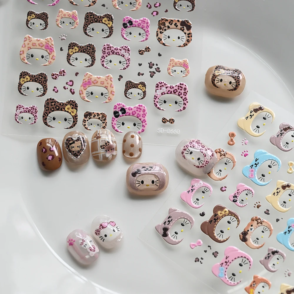 1/2/3 pezzi 5D Kawaii Leopardo Hello Kitty Adesivi per unghie Colore caffè Pop-Out Con cappuccio Kitty & Star Decalcomania per unghie Inverno Cartoon Manicure
