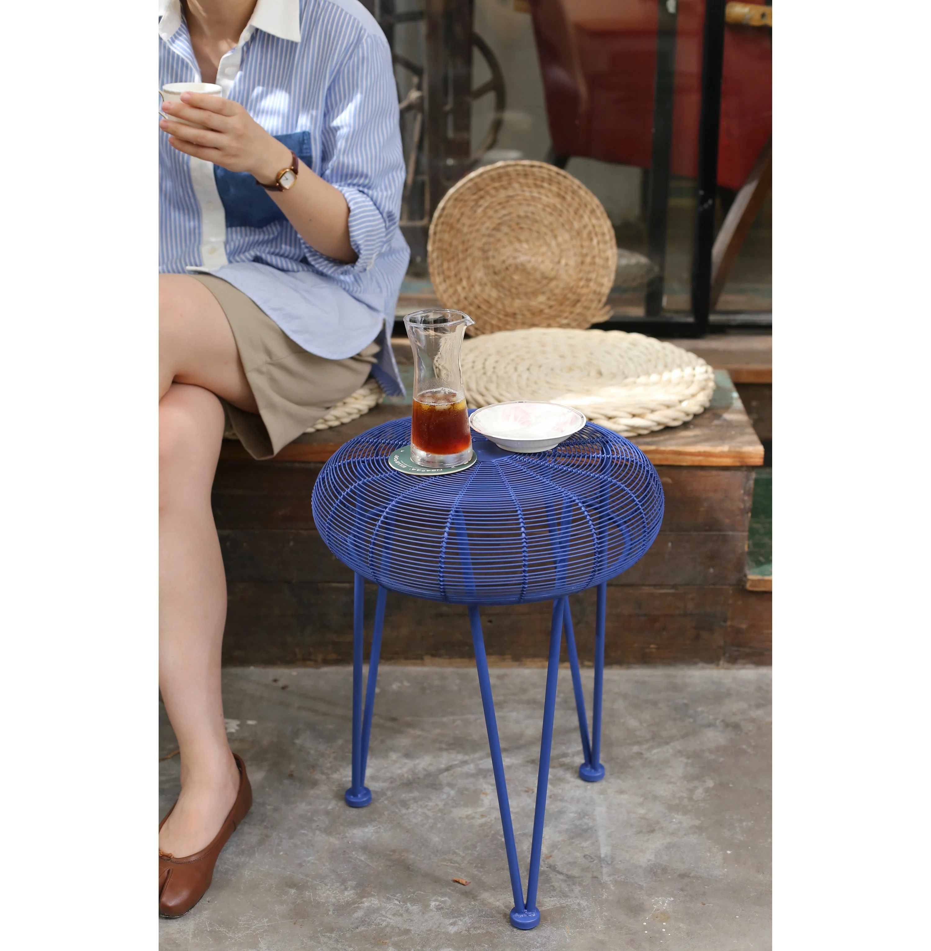 

Design art sofa Nordic style modern metal craftsmanship Klein blue fan edge few stools
