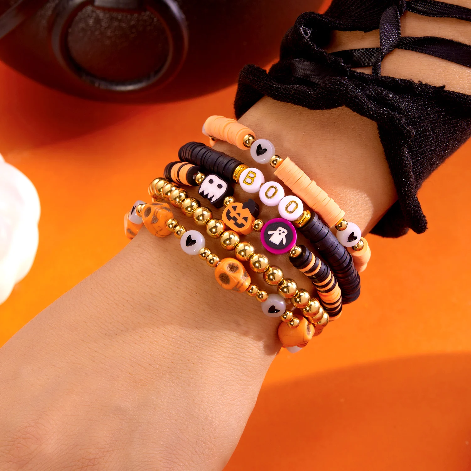 Gothic 5-teiliges Halloween-Schädel-Kürbis-Buchstaben-elastisches Perlen-Kombinationsset, Armband für Männer und Frauen, Cosplay, Party, Schmuck, Geschenk