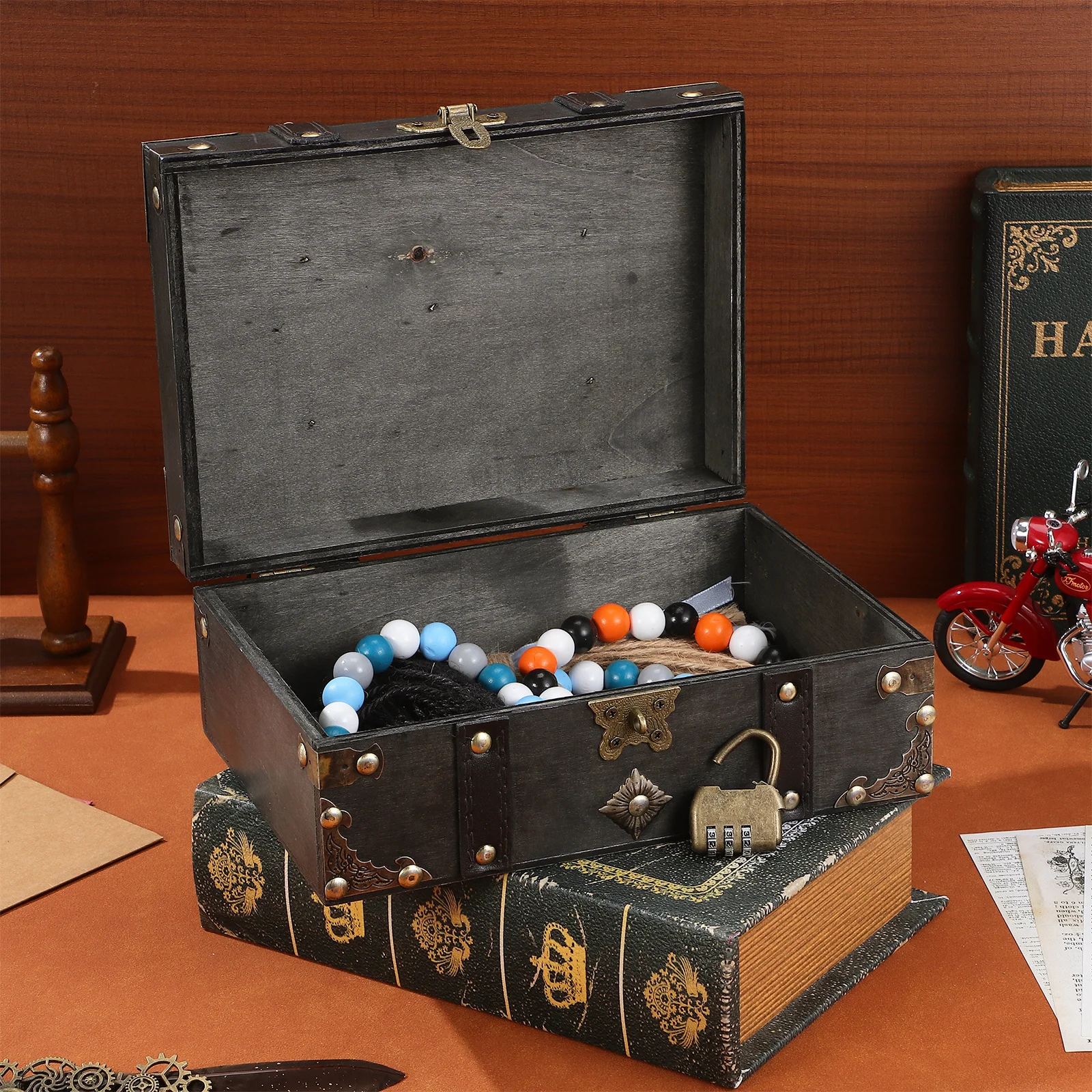 

Vintage Lockable Jewelry Box Classic Decorative Storage Secure Organizer for Necklaces Rings Bracelets Vintage Jewellery Box