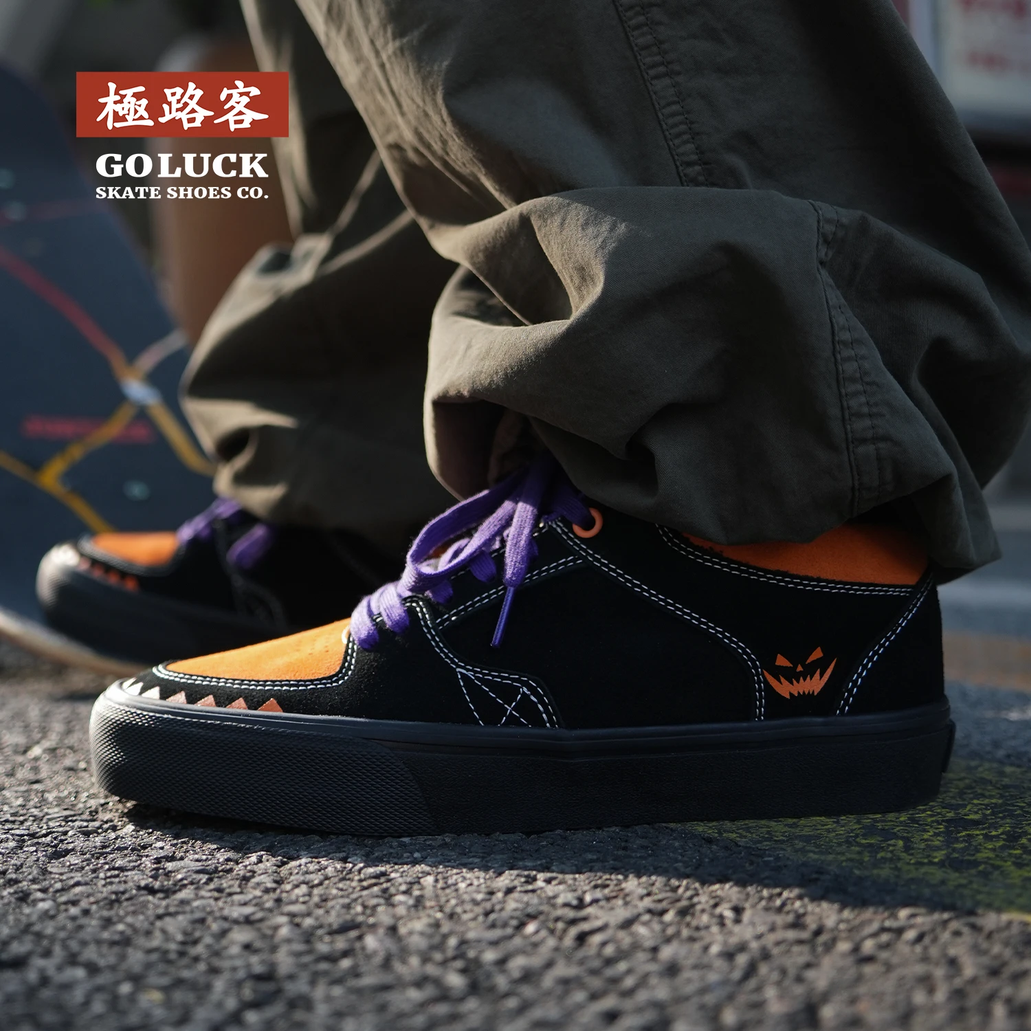 

Ограниченная серия для скейтбординга на Хэллоуин. Прочная замшевая прогулочная спортивная обувь.