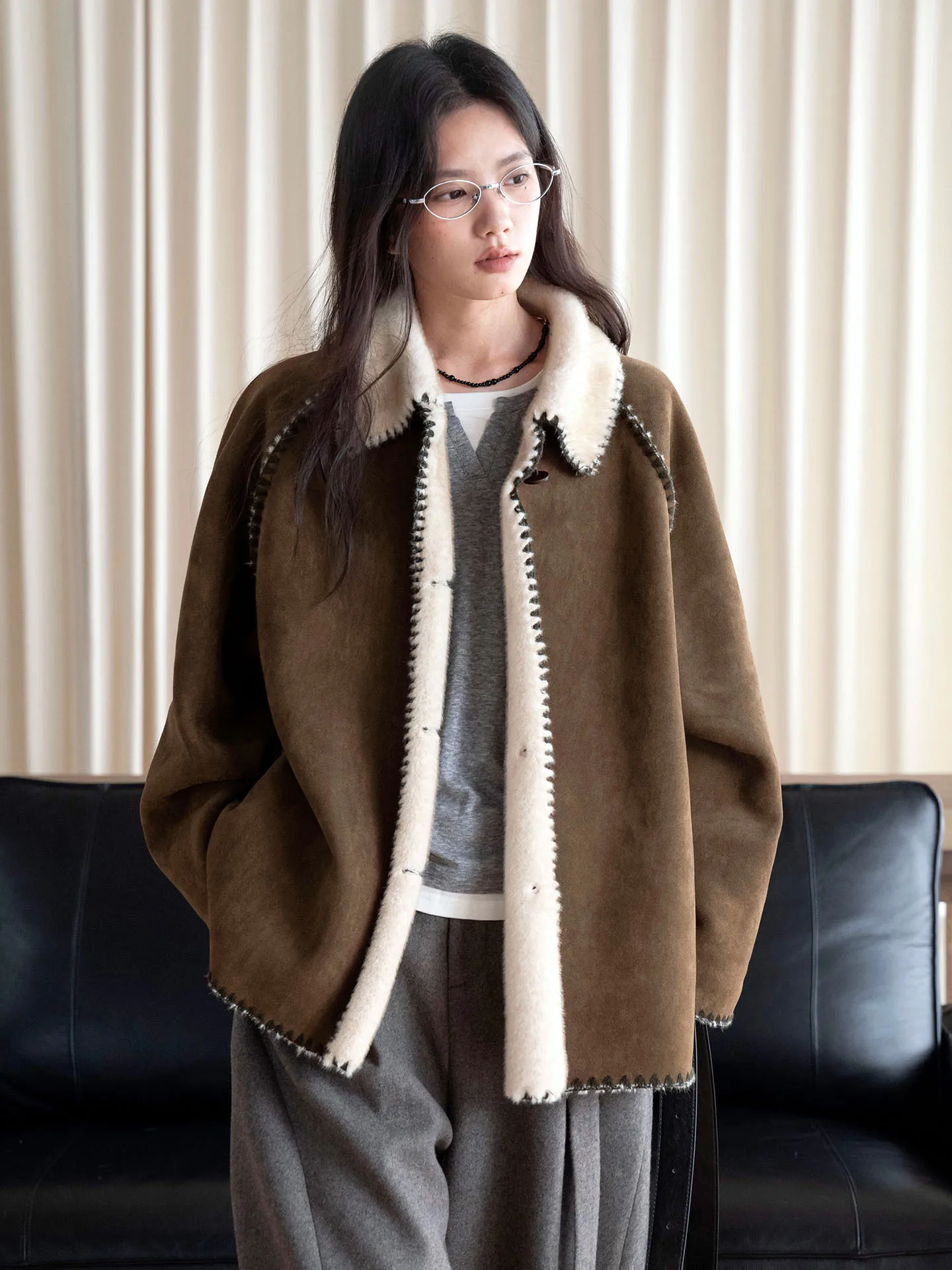 Winter New Japanese Fashionable Big Collar Velvet Embroidered Edge Fur Integrated Loose Warm Coat for Women - view 2