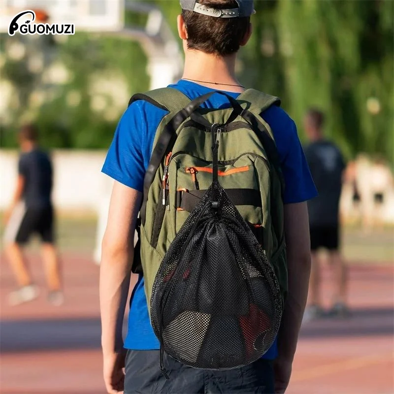 حقيبة رياضية برباط ذات سعة كبيرة، حقيبة شبكية لكرة السلة، حقيبة شبكية للكرة الطائرة، حقيبة كرة القدم، متضمنة الملحقات.