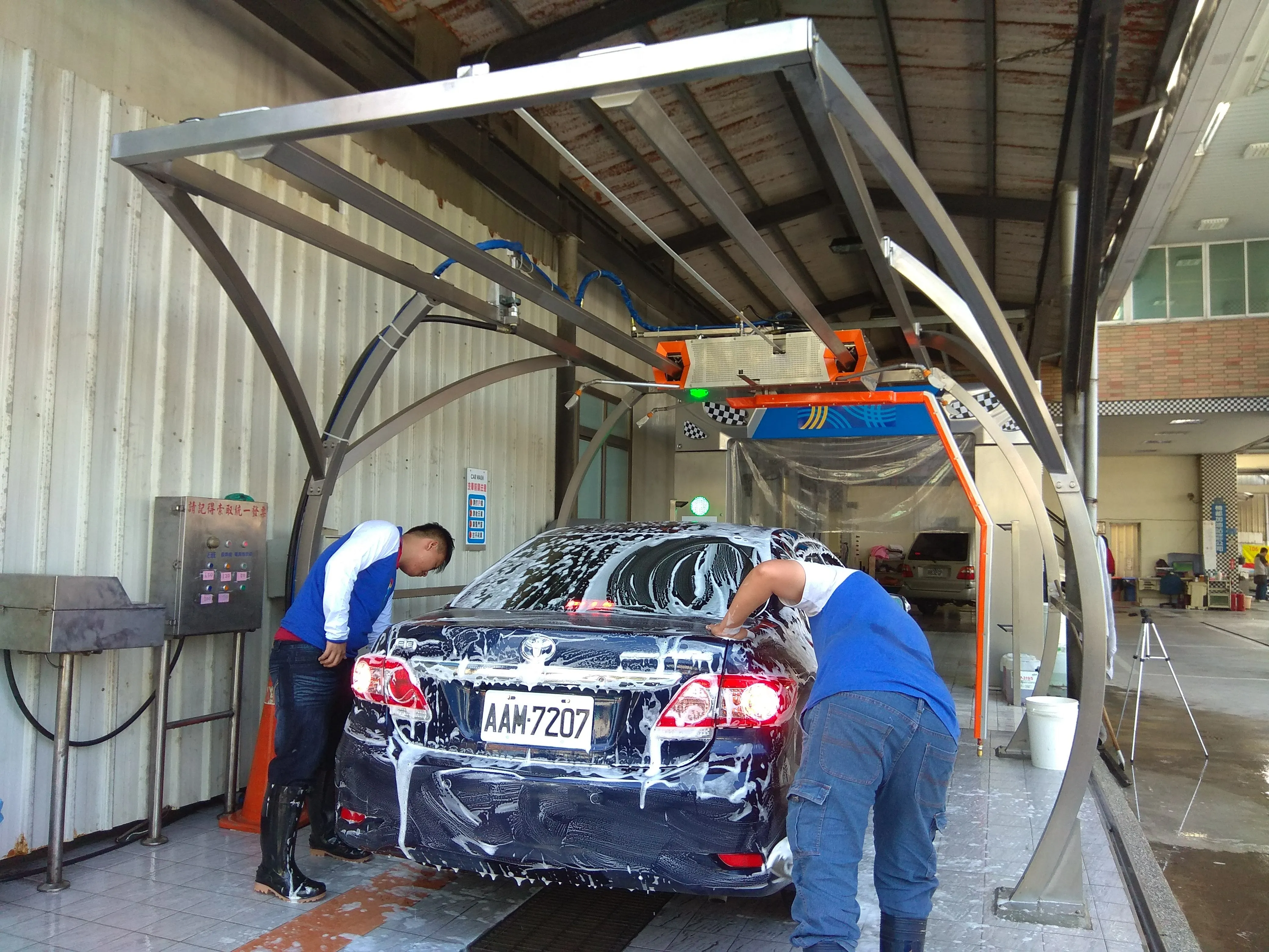 Export More Than 20 Countries Tsunami 360 Automated Car Wash Systems Machine Vertical Bristle Tumbling Automatic Car Washing