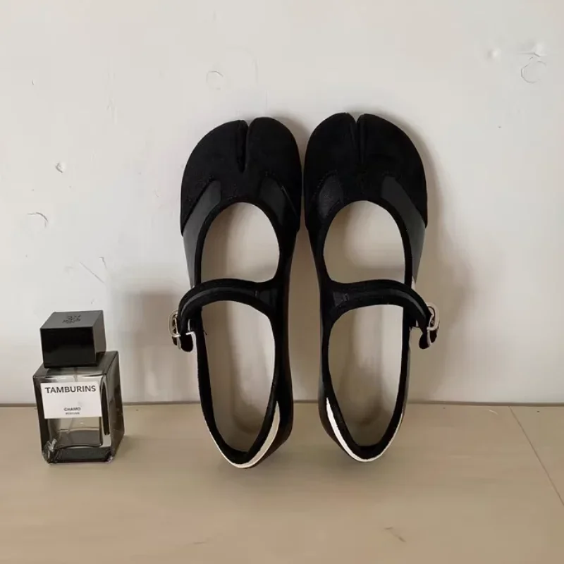 

Split Toe Flats Mary Jane Shoes Women Brand Designer Ballet Flats Female 2025 Summer Elegant Comfort Soft Tabi Mujer Shoes