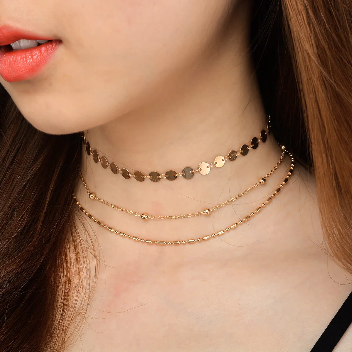 Accessories, simple and sexy street photo accessories, geometric clip bead chain sequined multi-layer necklace.