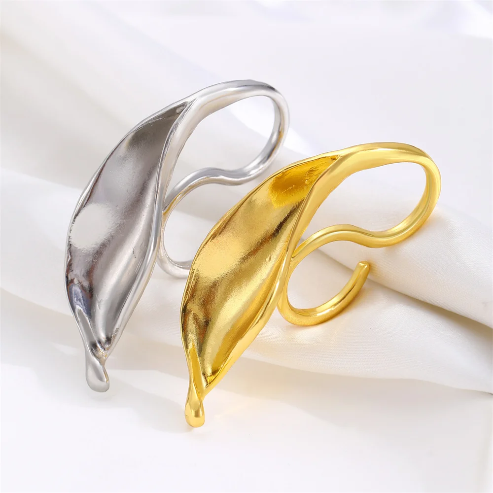 Übertriebener, unregelmäßig geformter offener Ring mit leichtem Luxus- und High-End-Feeling, Zeigefinger-Ring, trendiges Party-Accessoire. – Detail 2