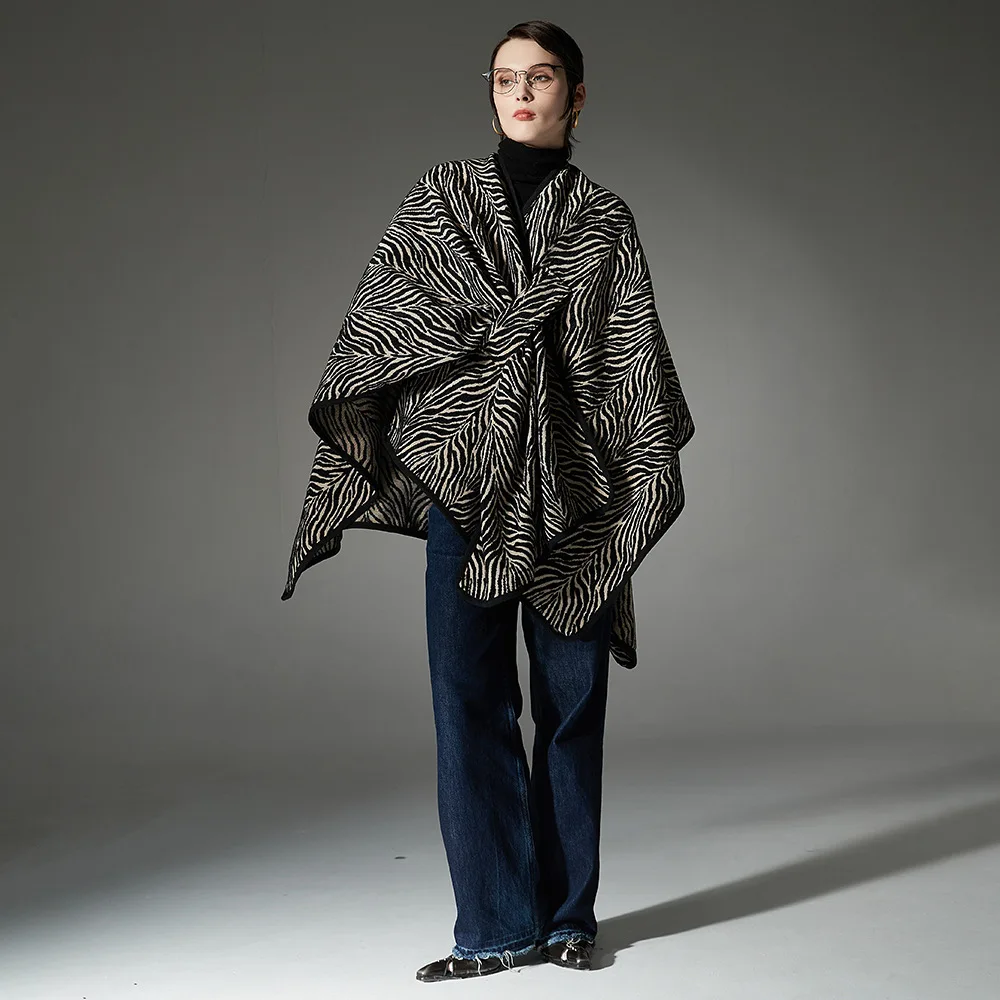 Spring Winter Clasp Shawls New Pattern Wrap Stole for Women Fashionable Knitted Scarves in Soft Material