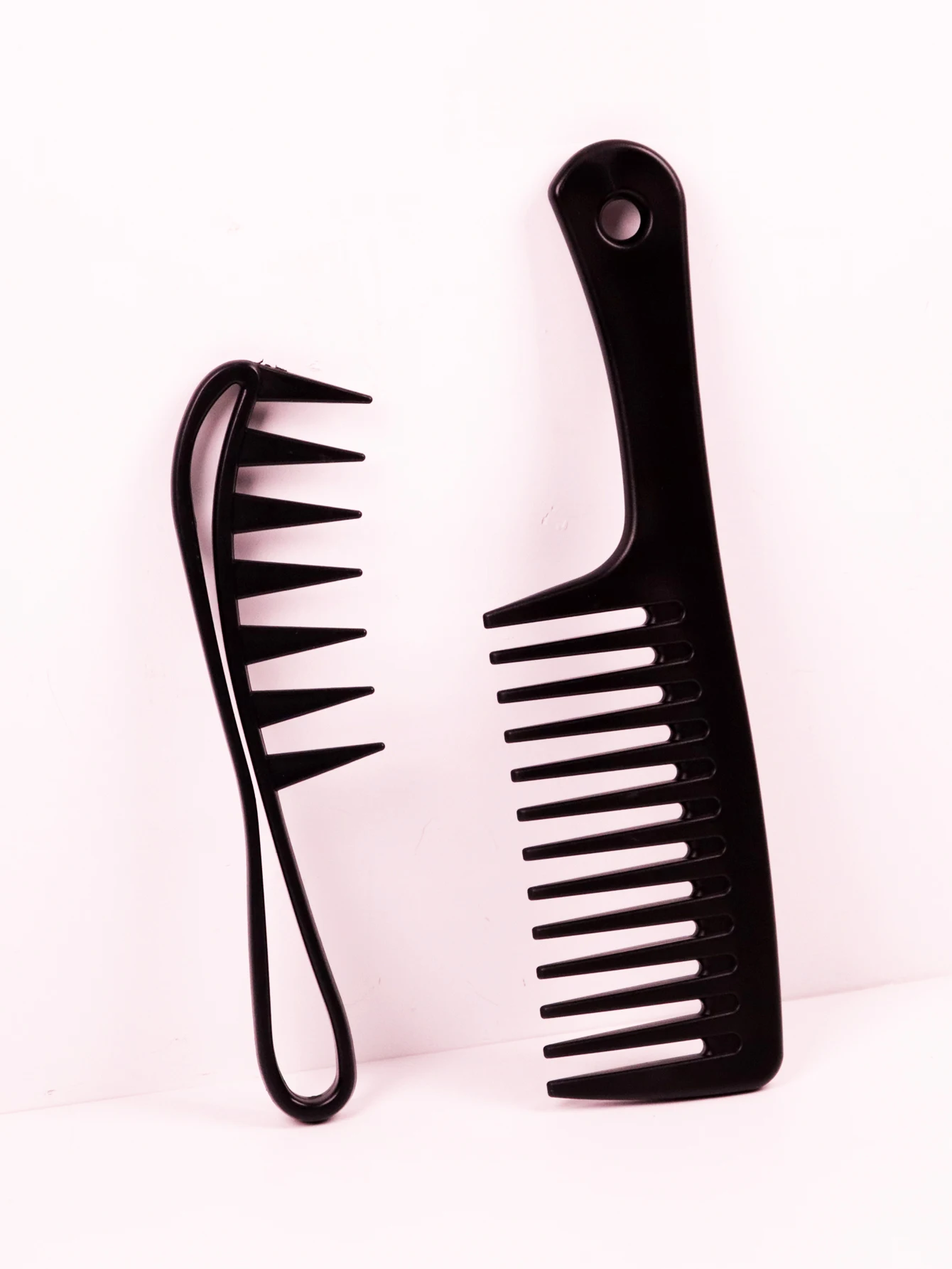 

2pcs salon exfoliating wide tooth comb, anti tangling comb, ABS durable material Special for real hair wigs