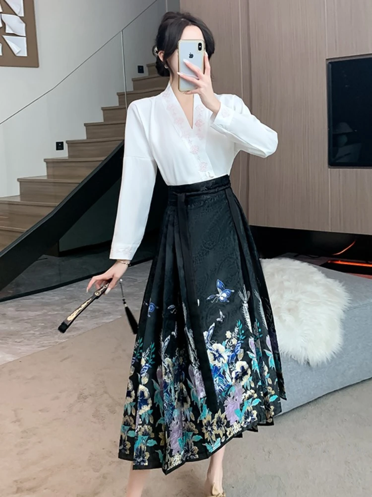 

New Chinese National Style Horse-Face Skirt Matching Top for Women Spring and Autumn 2024 New Cropped Petite Skirt Suit Outfits