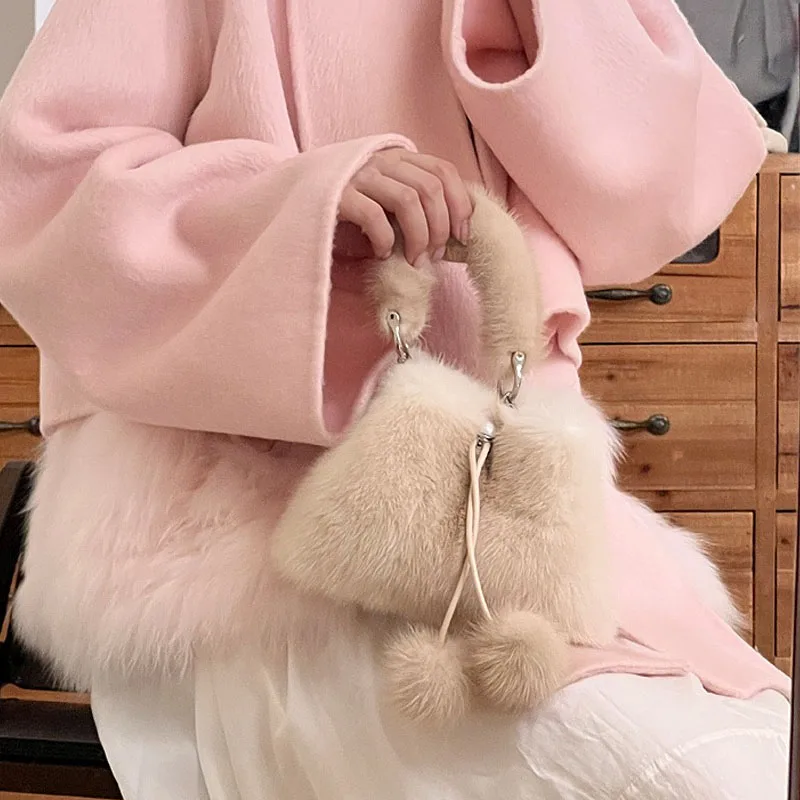 Bolso de mano de piel de visón auténtica Y2K, bolso de mano de lujo de diseñador a la moda para mujer con colgante de bola de felpa