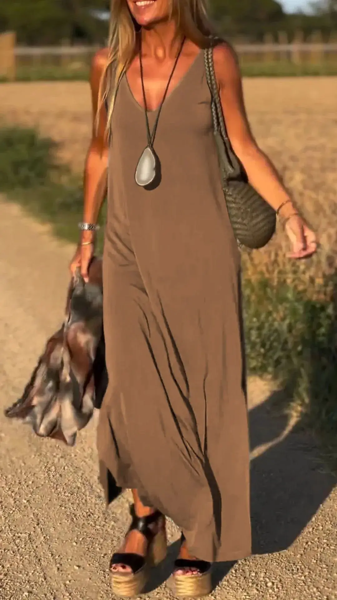 2025 Primavera E L'estate Nuove Vacanza Casual Abito da Donna Alla Moda di Colore Solido Senza Maniche Sexy Alla Moda con Scollo a V Gonna Lunga Allentata