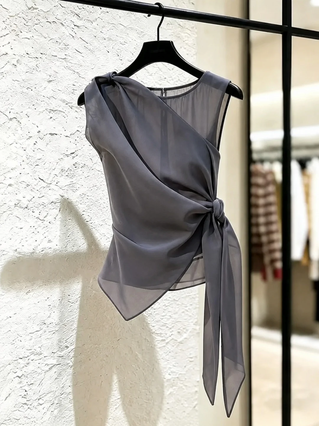 

Korean Style Fashionable Commute Sleeveless Vest Belted Waist Cinching Light Maturity Style Elegant High-End Feeling Top