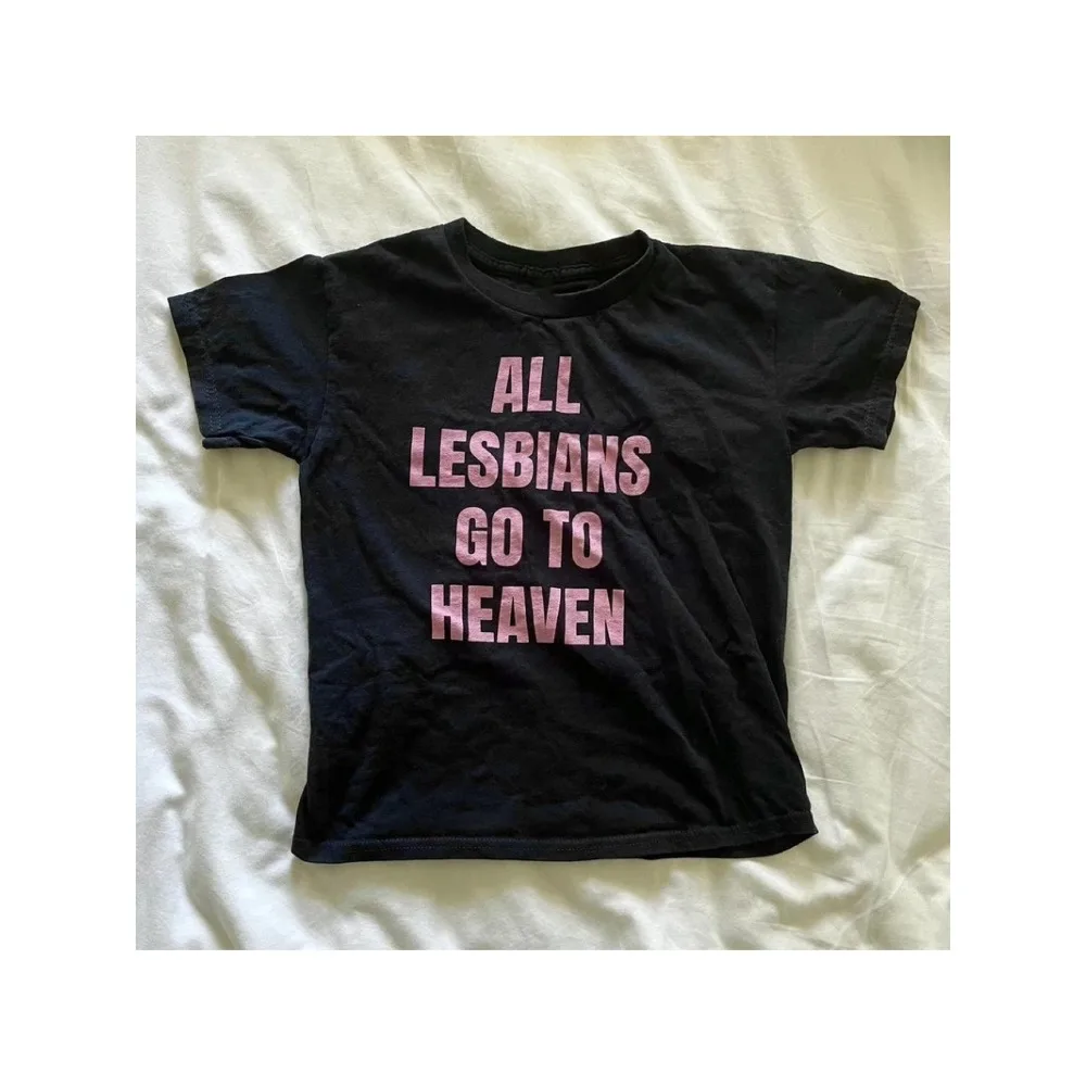 

Y2K Gothic Kpop Graphic Crop Top - "All Lesbians Go to Heaven" Slogan Black Cotton T-Shirt, Loose Fit Round Neck Short Sleeve, Hand Washable Casual Lesbian Pride Apparel