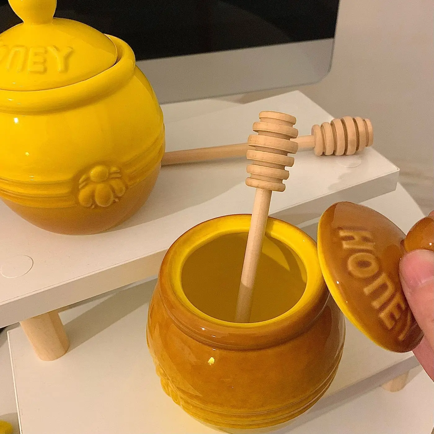 Instagram Creative Ceramic Honey Storage Can Seasoning Can with Wooden Stirring Rod Vintage Kitchen Storage Can with Lid