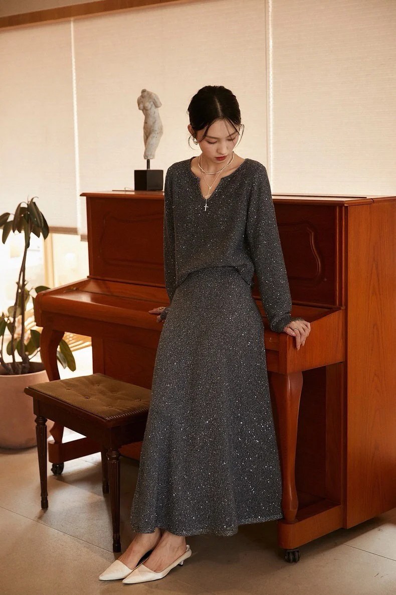 2024 Autumn/Winter New Women's Sweater Fashion Exquisite Glitter V-neck Knitted Wool Top+Slimming Long Skirt