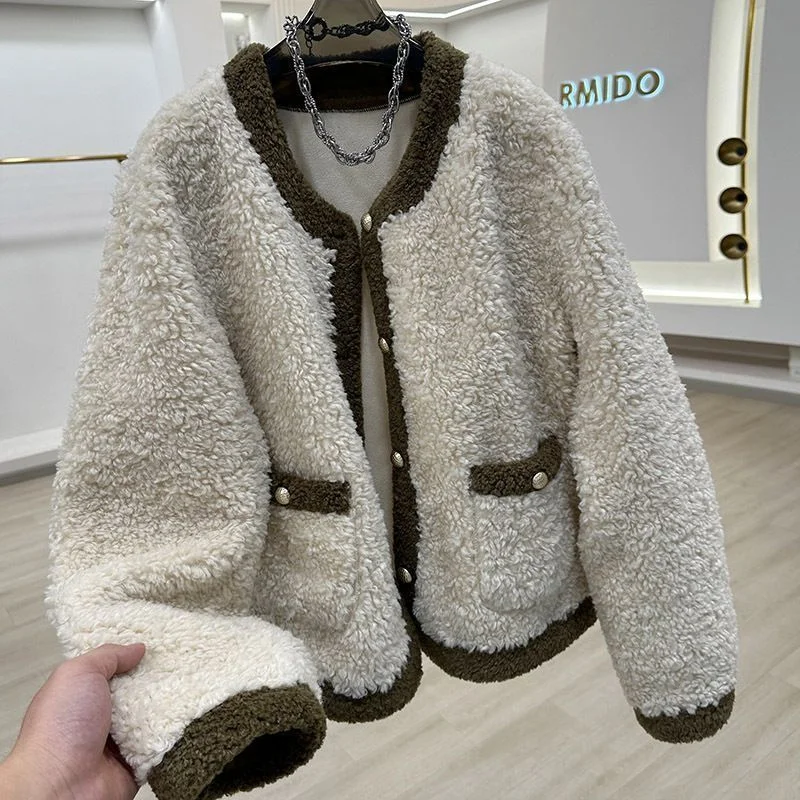 Small Fragrant Style Lamb Wool Jacket Short Women's Coat Color Blocked 2026 Autumn Winter New Item Fur Integrated Round Neck Top