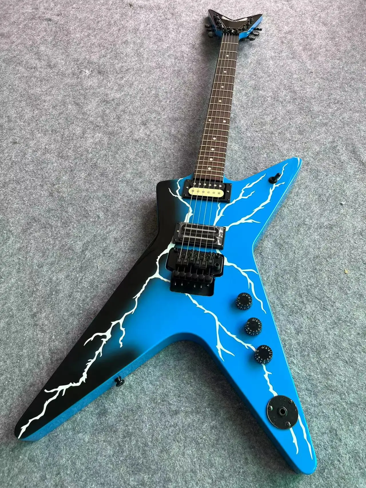 

New custom store for high-end lightning electric guitars, available in stock, free shipping