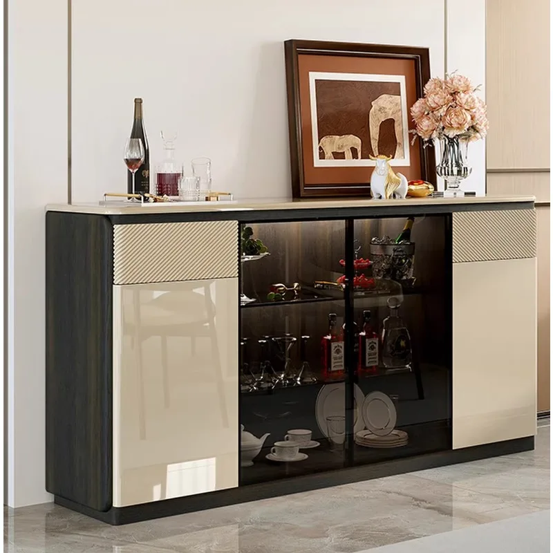 

Итальянский пристенный шкаф из массива дерева для гостиной, роскошный шкаф с дверцами и стеклянными вставками, премиальный винный шкаф.