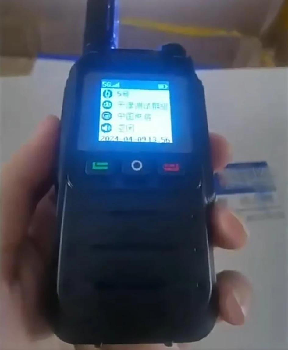 

GPS Drone Detector 30MHz-6.4GHz 3km-5km Range with 6000mAh Battery Support Russian English Handheld Drone Alarms