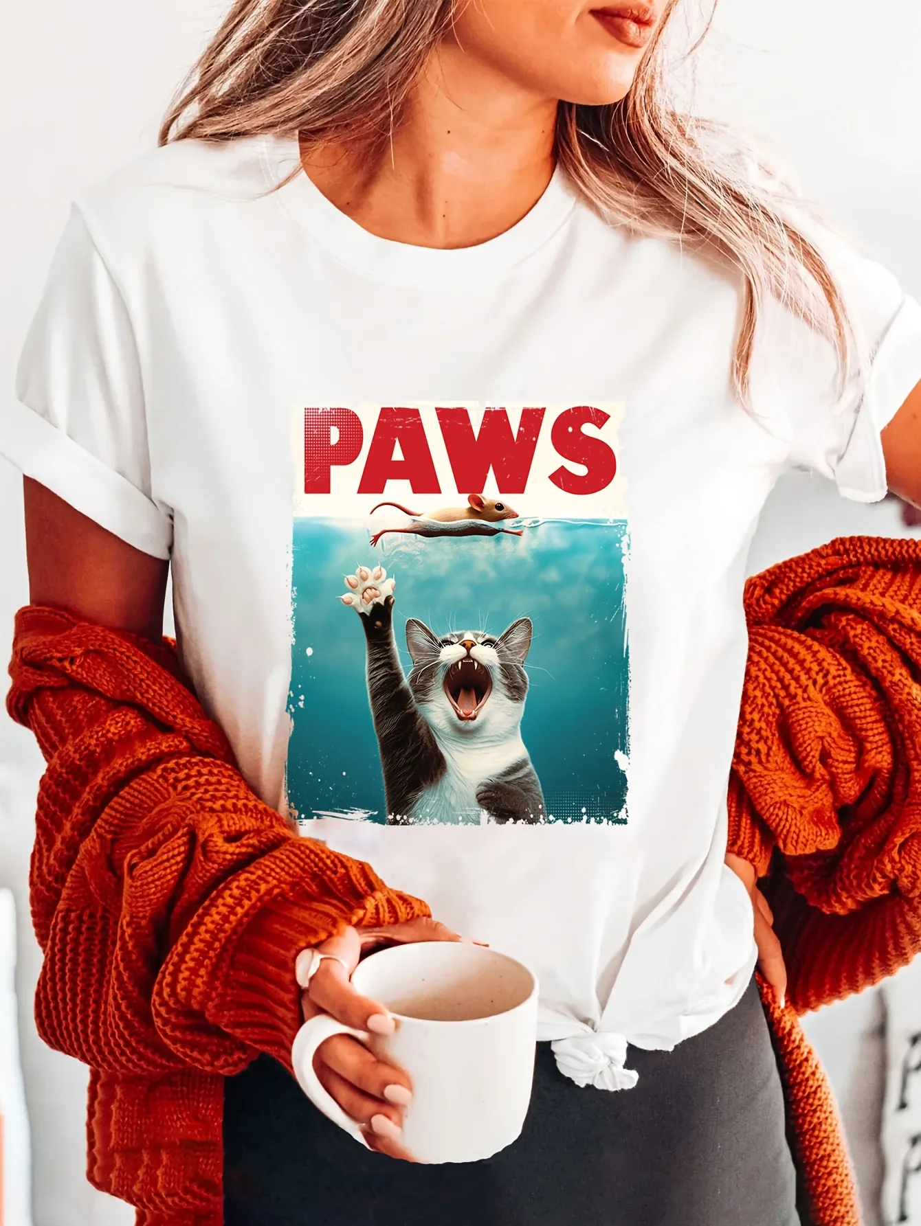 تي شيرت نسائي كاجوال مع طباعة محاكاة ساخرة على شكل قطة وماوس وياقة دائرية وأكمام قصيرة من القماش الخفيف لجميع المواسم