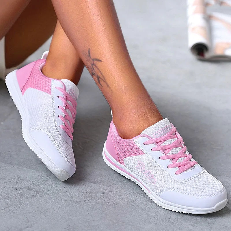 2025 Nuove sneakers da donna Moda traspirante Walking Sneakers taglie forti Donna Tessuto a rete Lace Up Calzature femminili Scarpe da donna