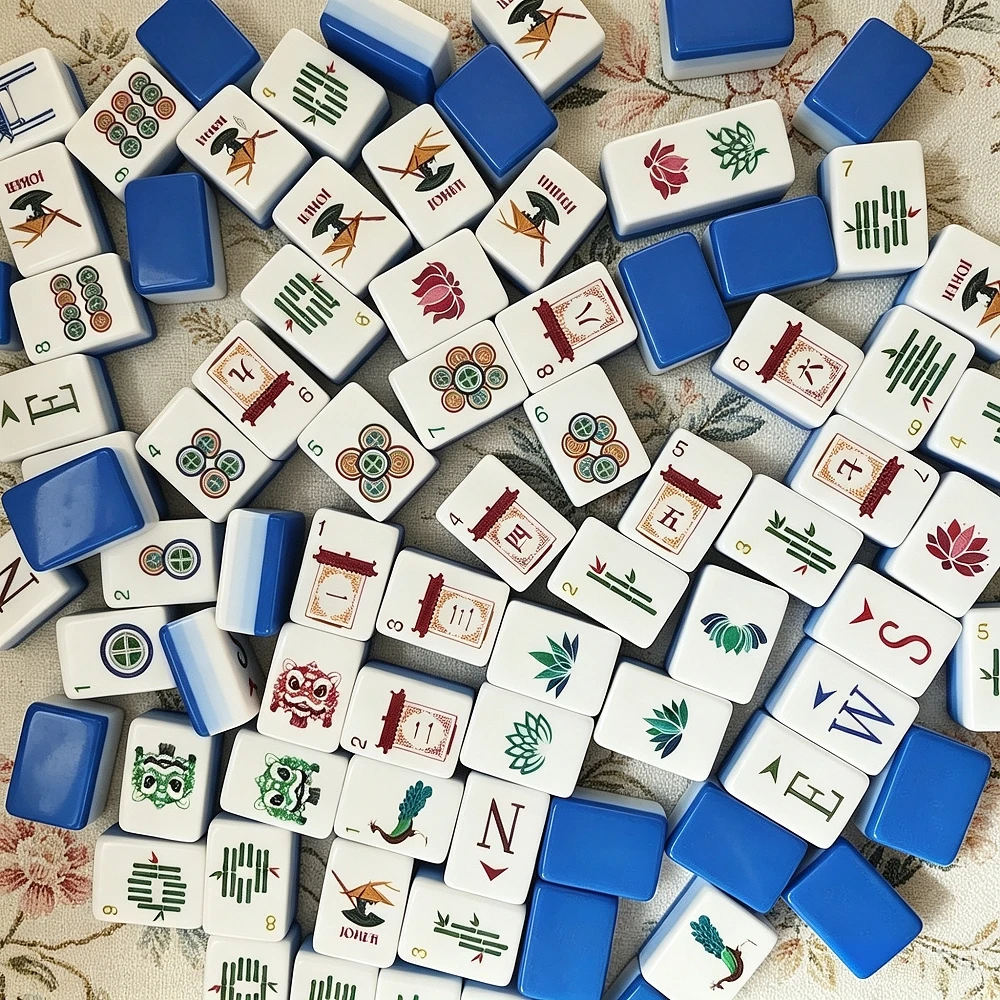Hot Cobalt Blue American Mahjong Tiles 4-Layer Acrylic Luxury Engraved Mahjong Set Portable Travel Mah Jongg Sets for Board Game