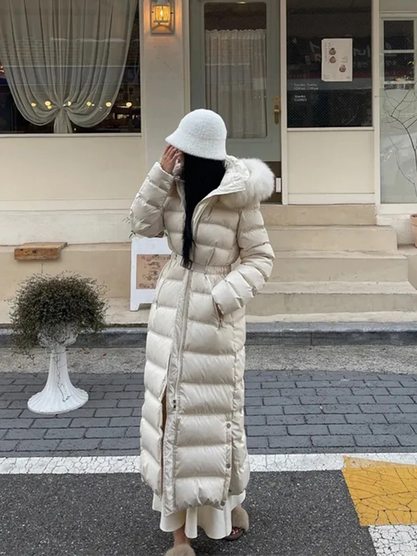 เสื้อโค้ทกันหนาวทรงยาวสำหรับผู้หญิง สีขาว ขนเป็ดแท้ อุ่นสบาย กระชับเอว สไตล์เกาหลี เหมาะสำหรับใส่ไปทำงาน แฟชั่น ผ้าไนลอน