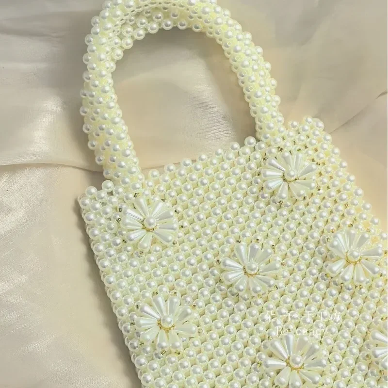 

Hot Selling Retro Elegant Pearl Women's Bags Ins Niche Design Bead Flower Cute Girl New In Handbag Handmade Custom Ladies Bag