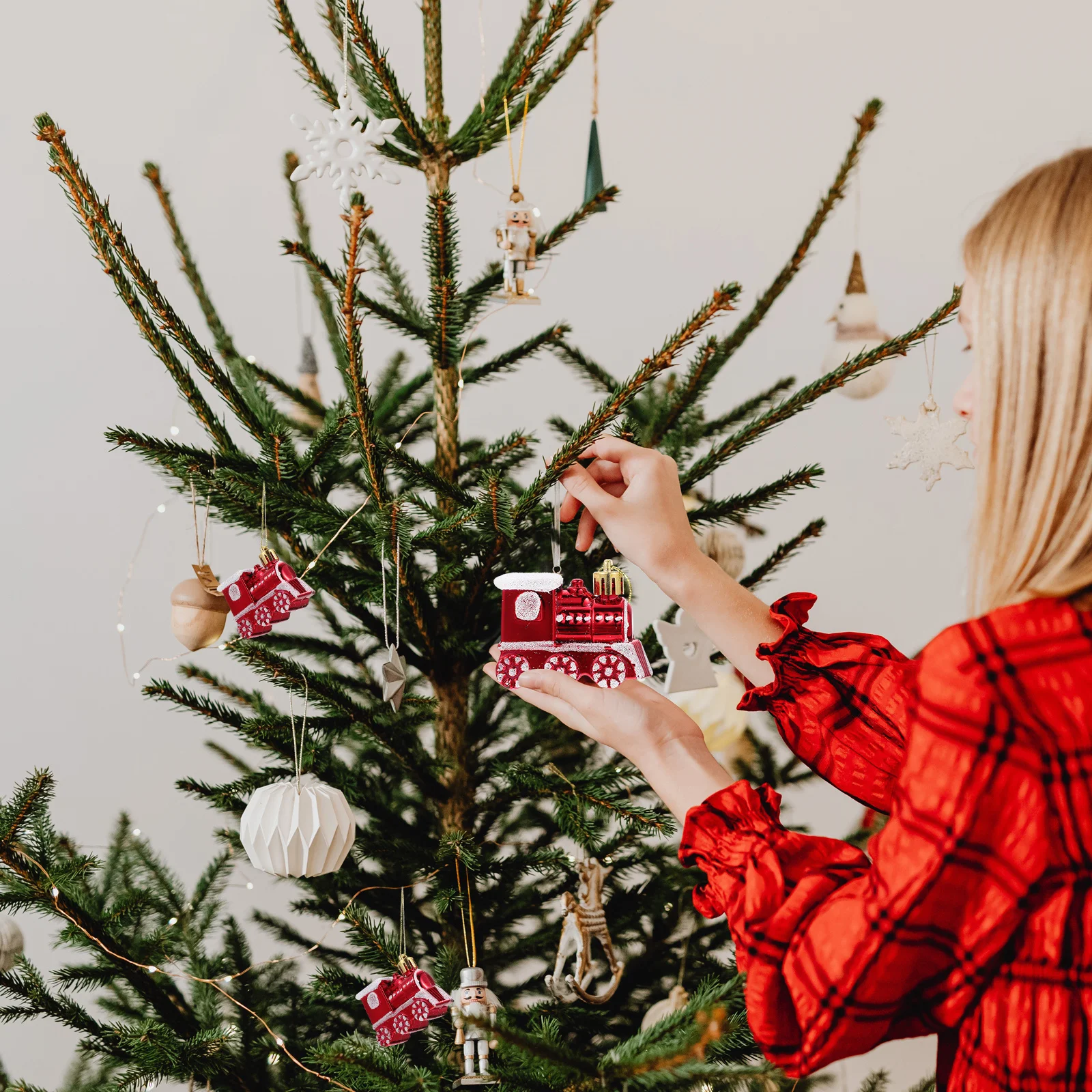 

4pcs Small Christmas Train Pendants Hanging Ornaments Christmas Tree Decor Train Pendants Xmas Party Supplies Holiday Decoration