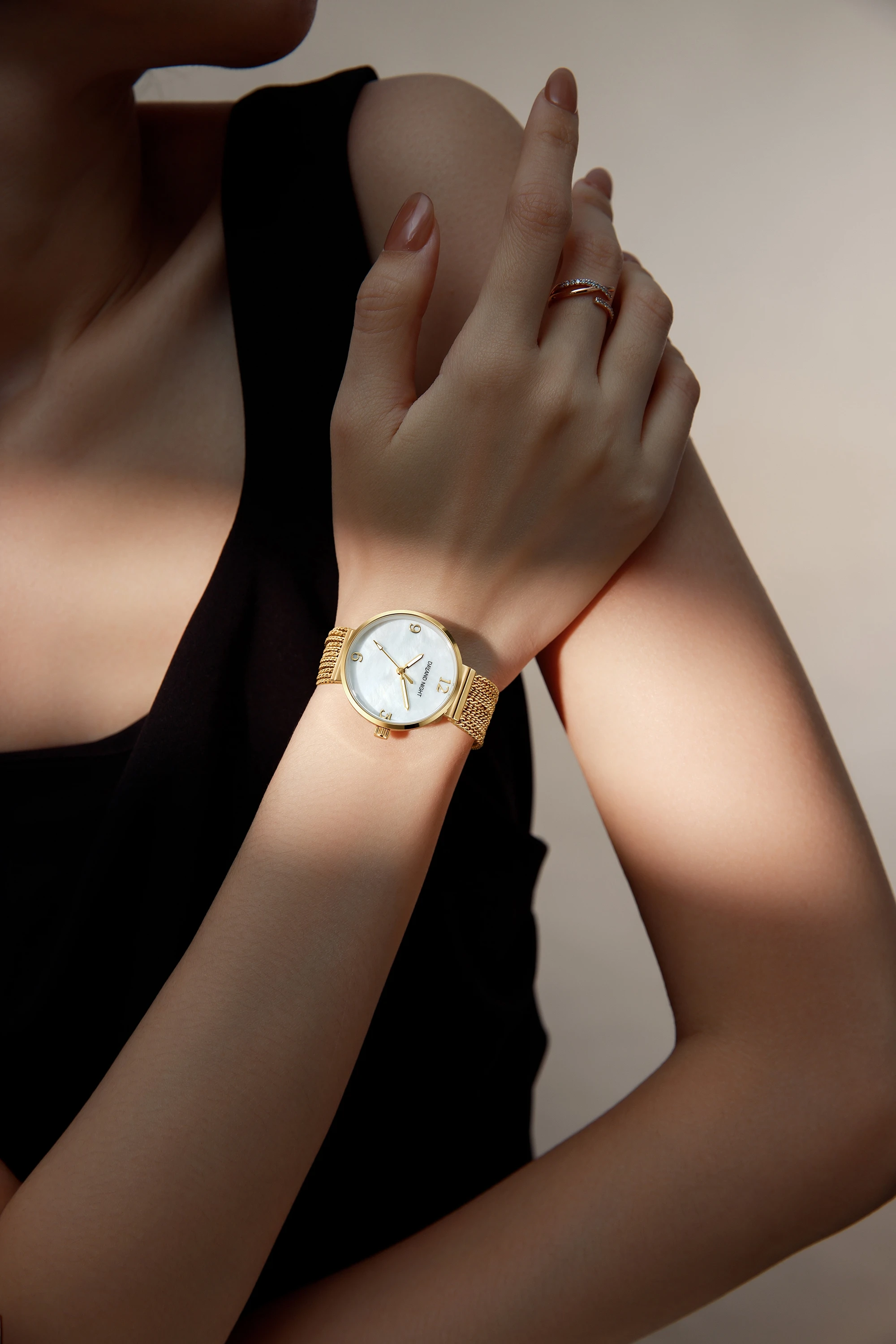 【DAYAND NIGHT】2025 New Women's Quartz Watch - Cleopatra Style Luxury Bracelet Wristwatch,  Christmas Hot Gift.