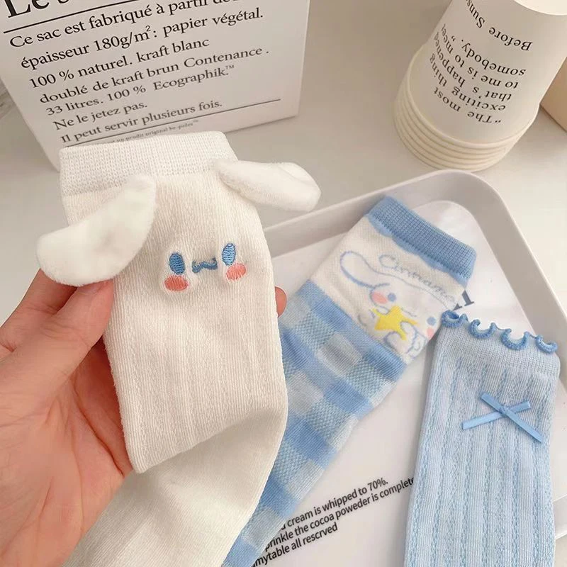 1 pasang kaus kaki Mid-Tube Sanrio Anime lucu Cinnamoroll Dog kaus kaki menyerap keringat tipis Musim Panas Pelajar lucu untuk anak perempuan