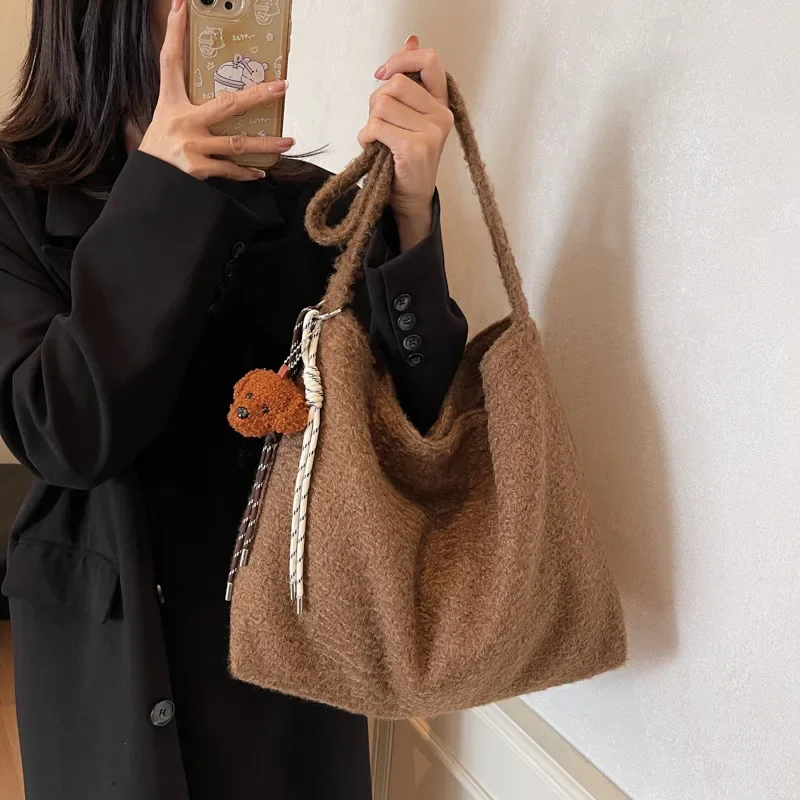 Bolso tipo cubo de hombro de felpa de gran capacidad, bolso versátil de otoño e invierno, bolso de mujer de gran capacidad a la moda