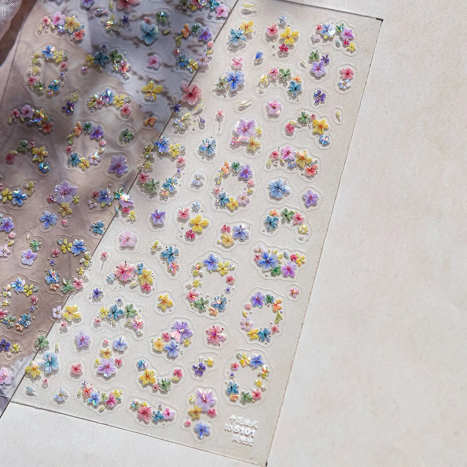 Adesivo per nail art 5D Bowknot di lusso Elegante nastro bianco Archi Nodi di seta lucidi Perle Stelle scintillanti Decalcomanie per manicure per unghie fai da te