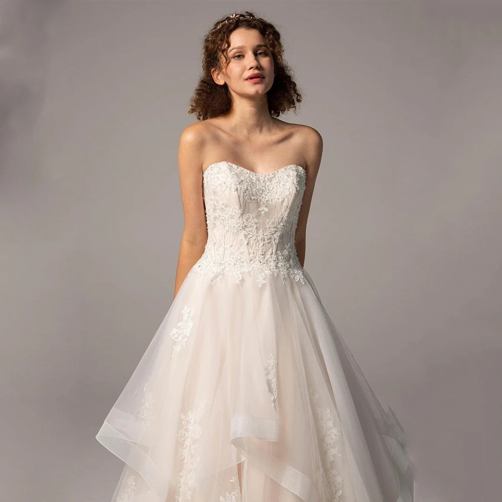 ชุดแต่งงานสีขาวคลาสสิกของอารยาผ้าทูลสำหรับชุดราตรีแบบไม่มีแขนยาวถึงพื้นปักลายโรบ เดอ ซัวรีสั่งทำพิเศษ