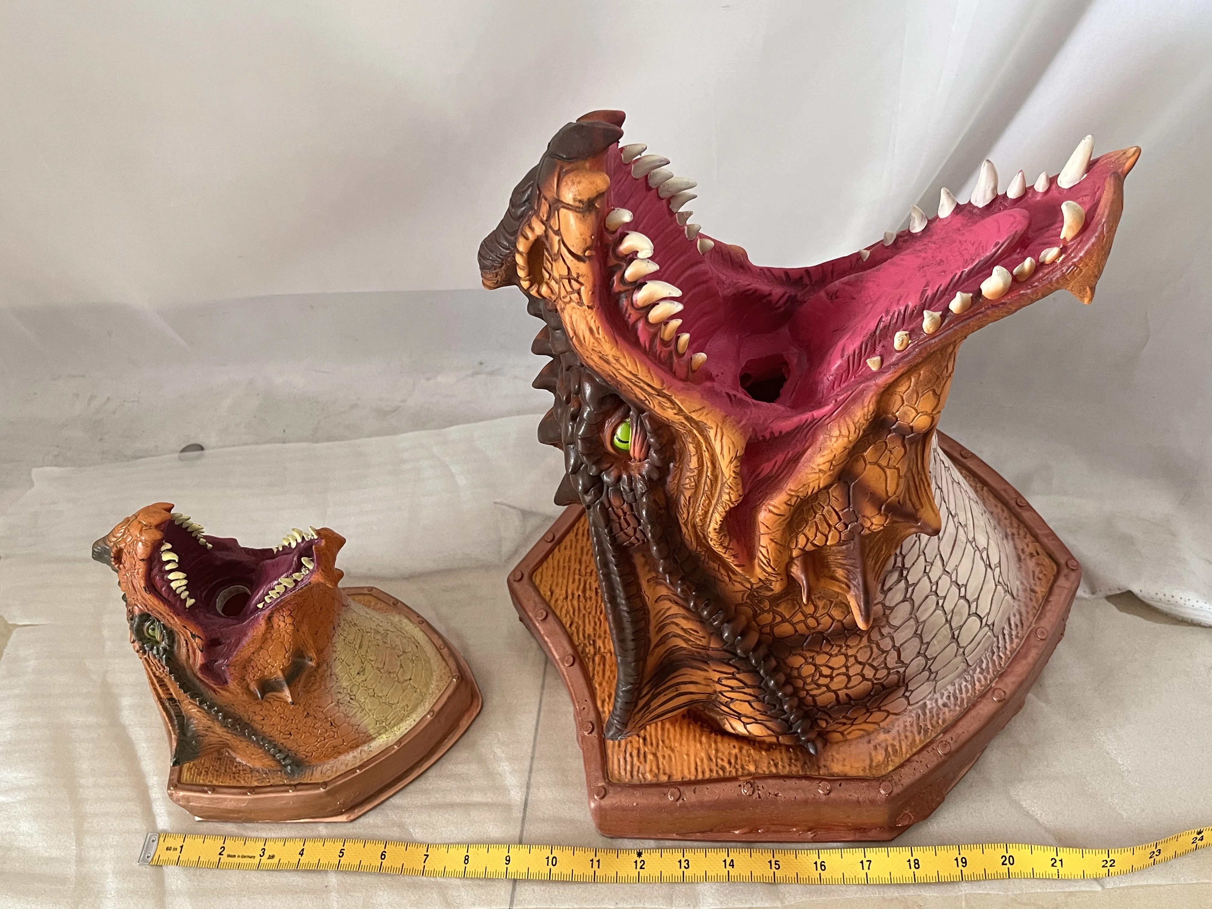 

3D Dinosaur Spray Model Wall Hanging LED Light Up Spray Dragon Home Decor Props Latex Dinosaur Toys